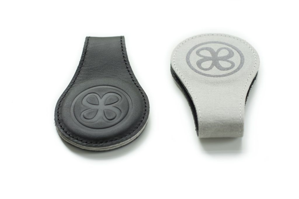 Cloby Magnetic Swaddle Clip - Svart läder - Swaddle Clips - MamaMilla