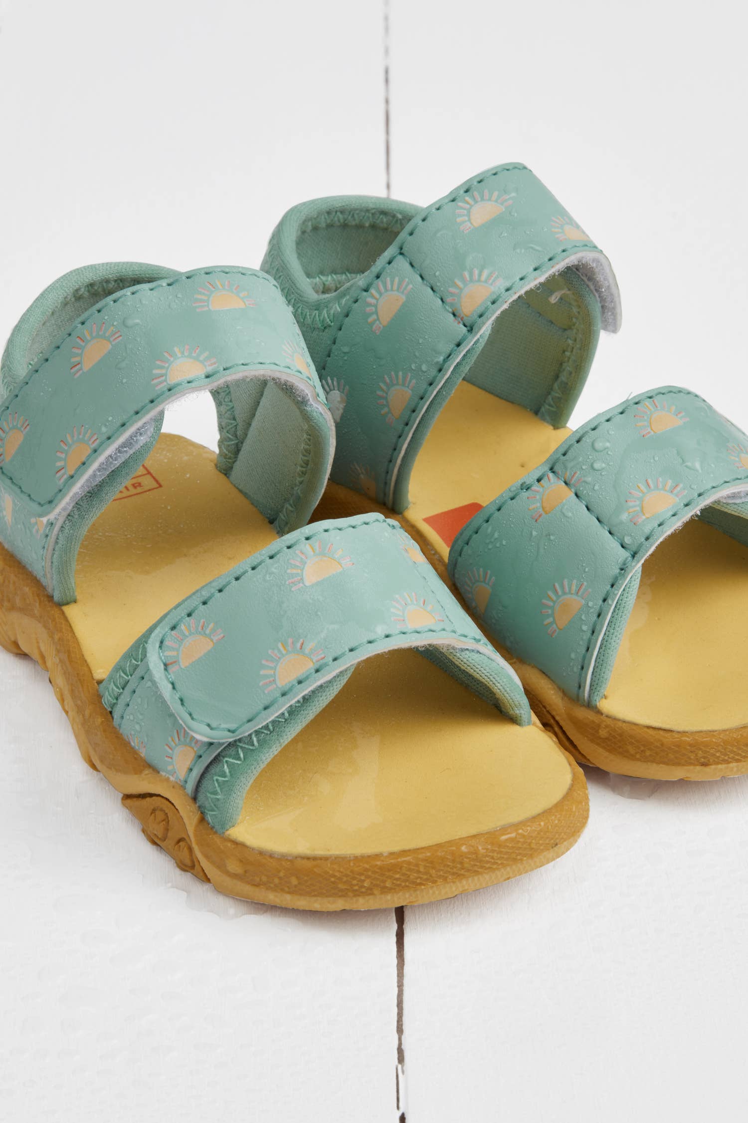Grass & Air pistacie sandaler set fra siden