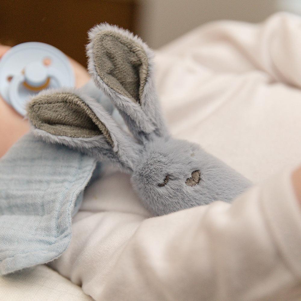 BIBS Känguru Baby skallra "Powder"