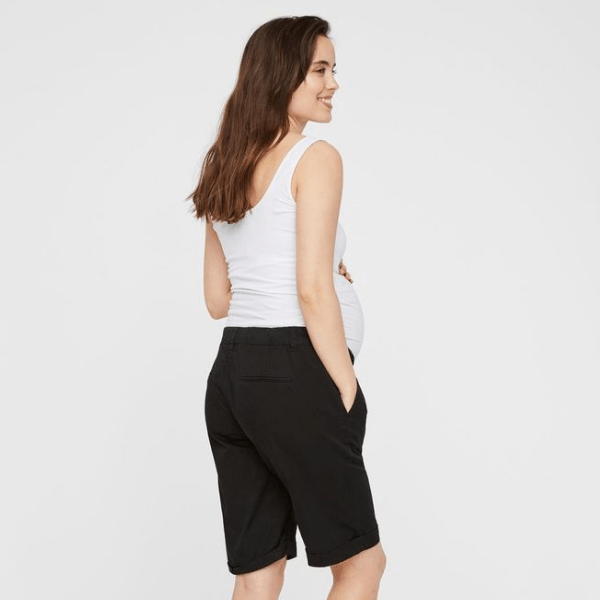 Mamalicious vente bermudashorts - Svarta - Gravidkläder - MamaMilla