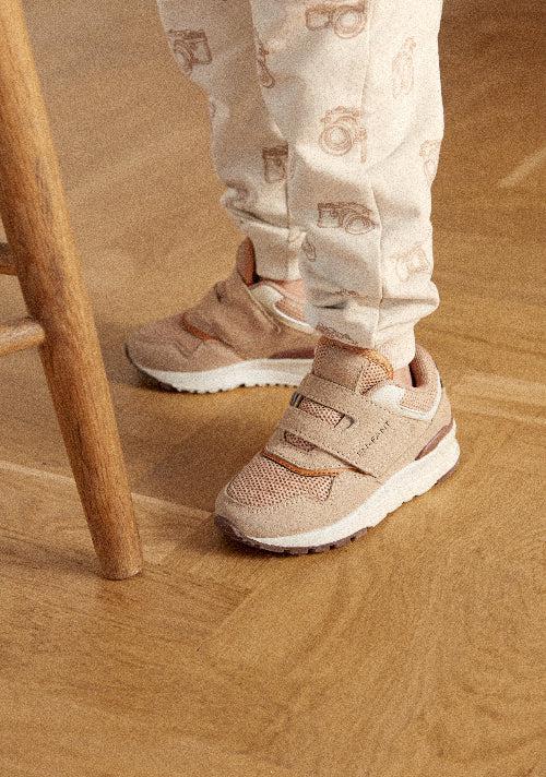 EN FANTASTISK lättviktssneakers med kardborre - Misty Rose - skor - MamaMilla