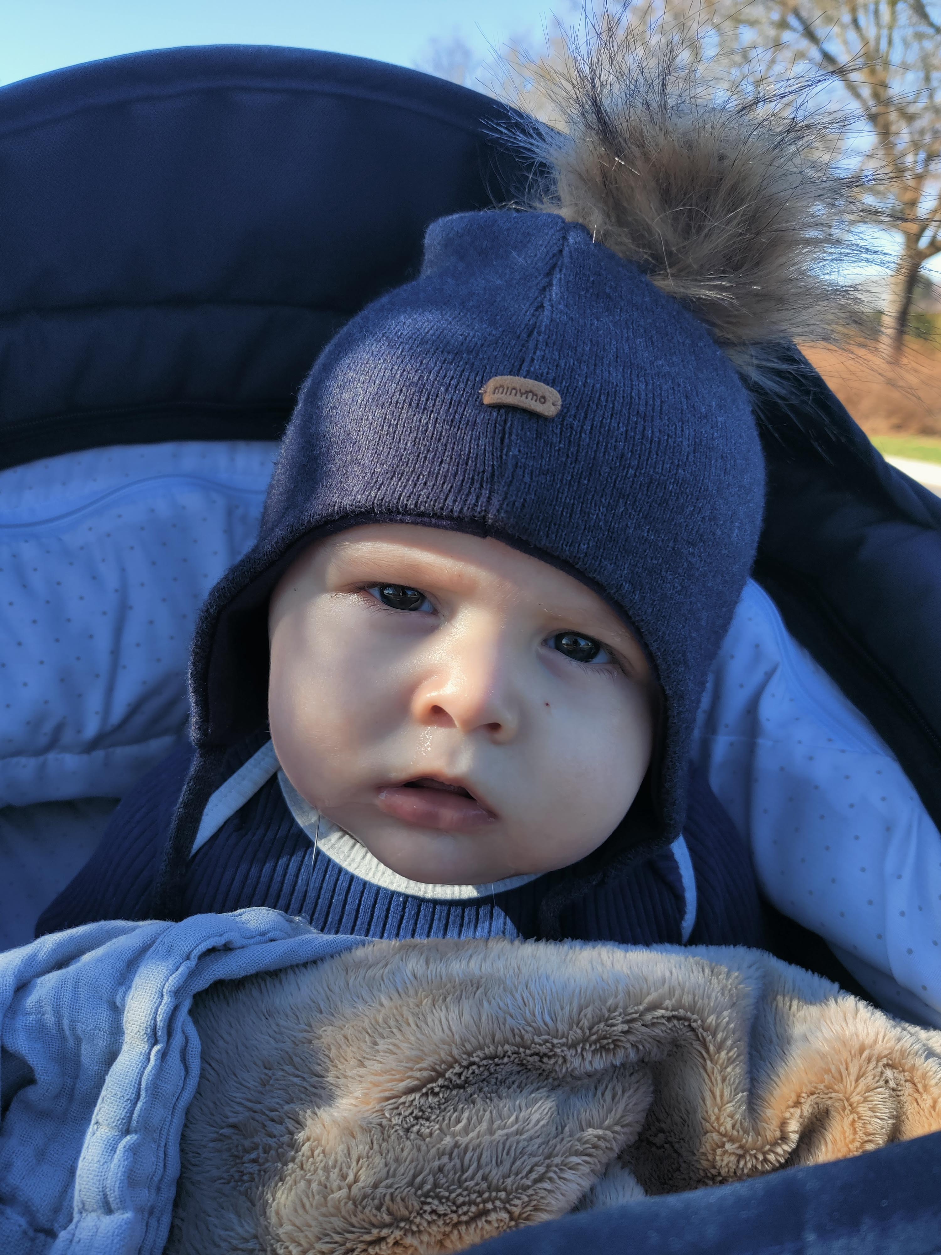 Minymo mössa med pompom - Black Iris - Ull-Hatt - MamaMilla