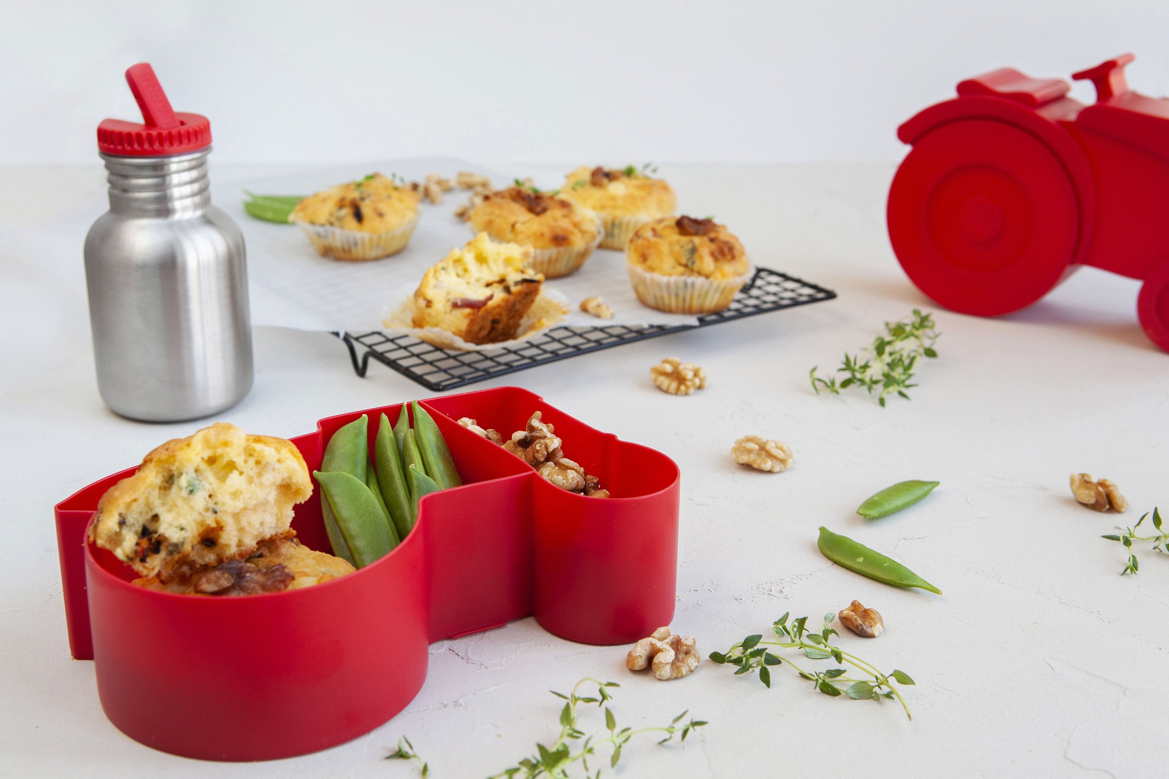 BLAFRE Lunchlåda med 2 fack - Traktor - Blågrön - Lunchlåda - MamaMilla