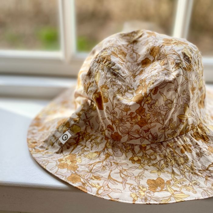 Müsli Organic Poplin Baby Hat - Fiona - Smörkräm - Solhatt - MamaMilla