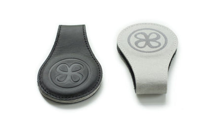 Cloby Magnetic Swaddle Clip - Svart läder - Swaddle Clips - MamaMilla
