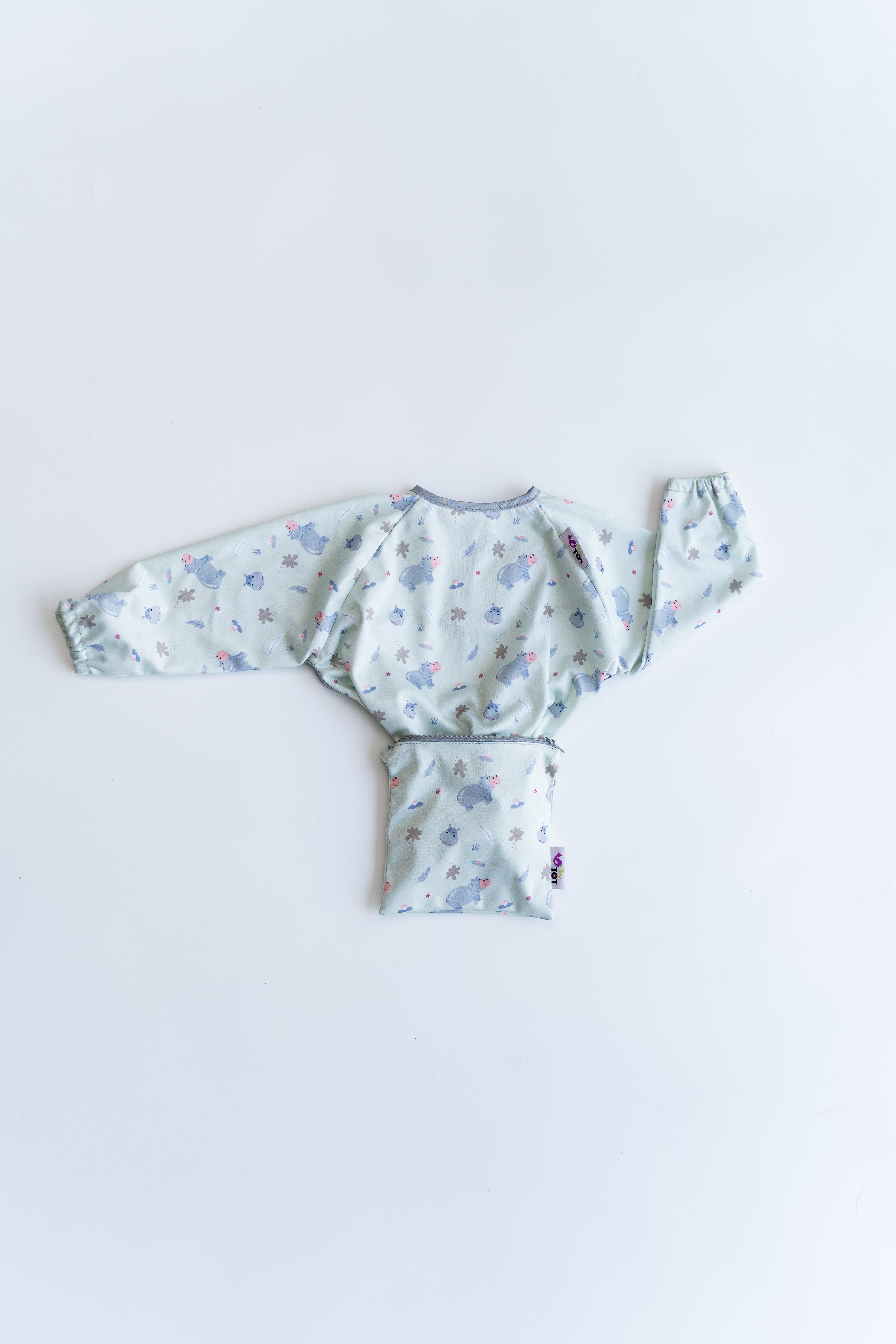 Tidy Tot Hagesmæk med Sugekop (lange ærmer) - Blå Flodhest - Hagesmæk med ærmer - MamaMilla