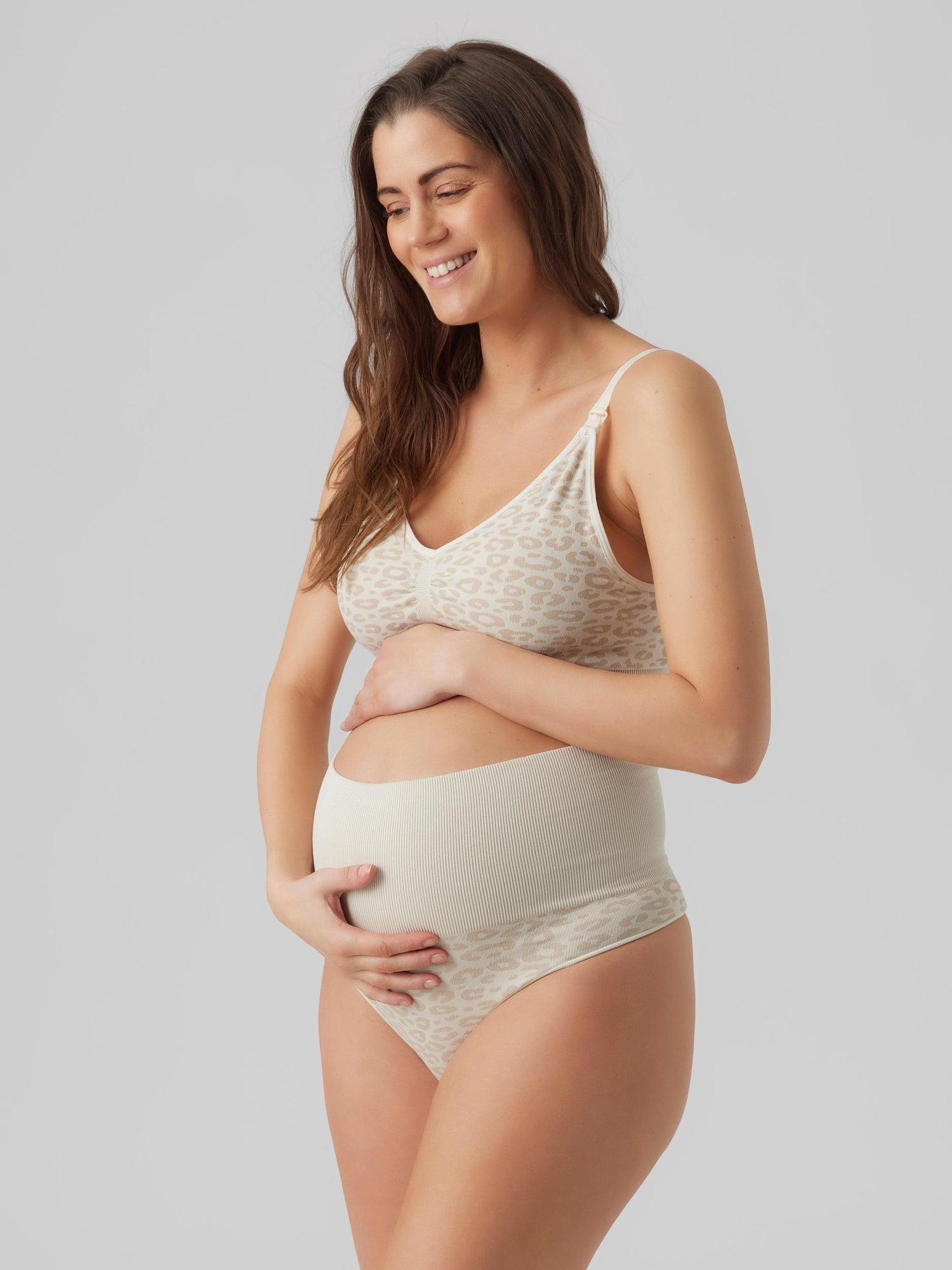 Mamalicious sömlösa graviditetstrosor med g-string 2-pack - Snövit Leo - Underkläder - MamaMilla