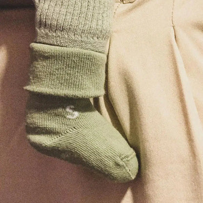 STUCKIES strumpor för nyfödd med sömlös tå och "stay on" - 4-pack - Tides - Strumpor - MamaMilla