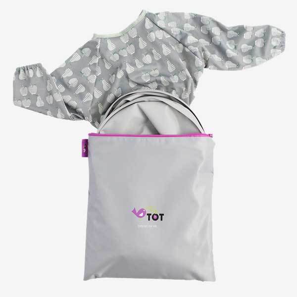 Tidy Tot Hagesmæk og Bakke - SÆT - Grå Æbler - Hagesmæk med ærmer - MamaMilla