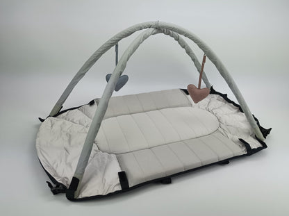 Paketerbjudande: Easygrow Favn babynest/lift + lekhängare - Babylift - MamaMilla