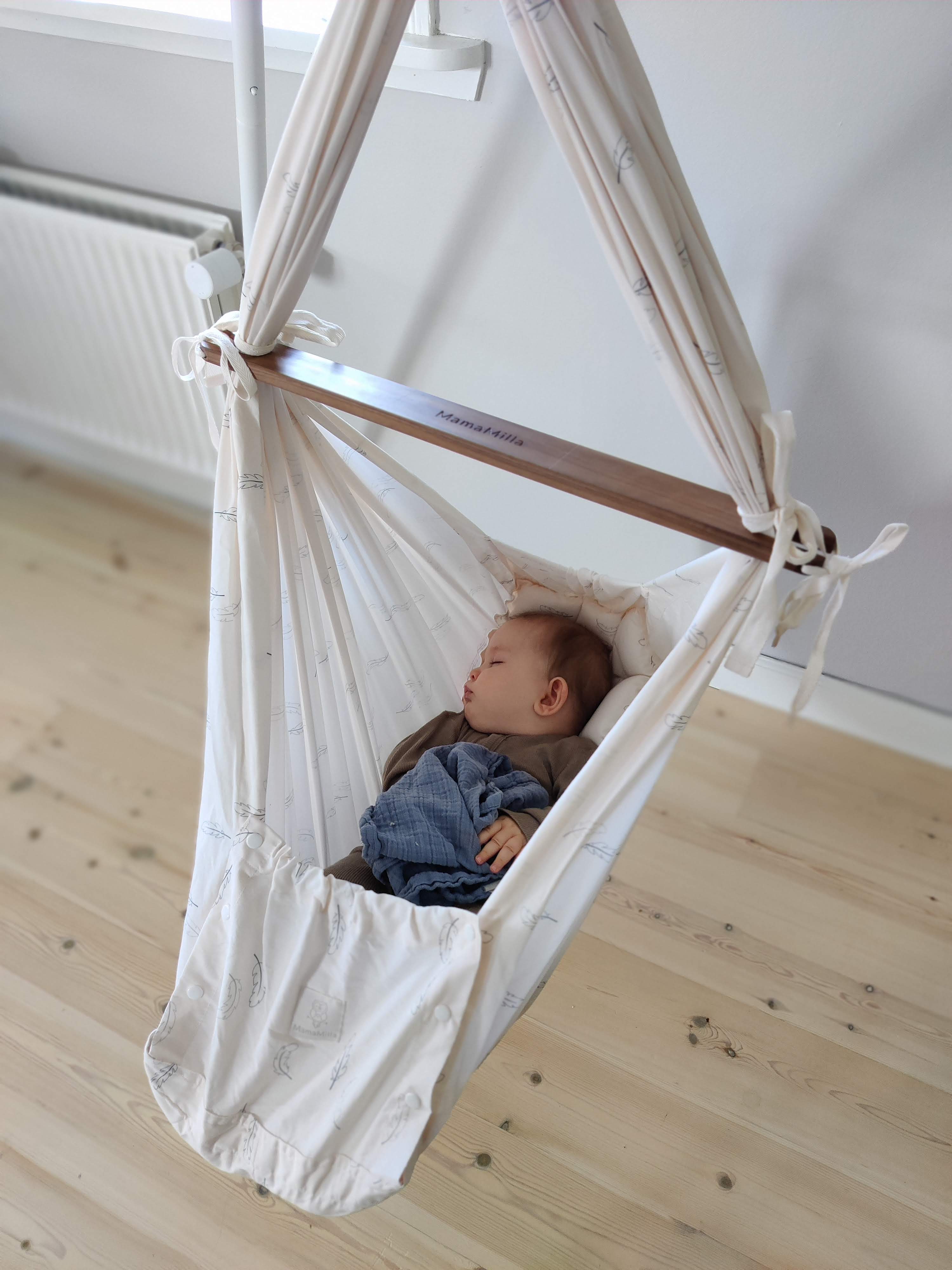 MamaMilla Slingvagga - Blå fjädrar - Slingvagga - MamaMilla