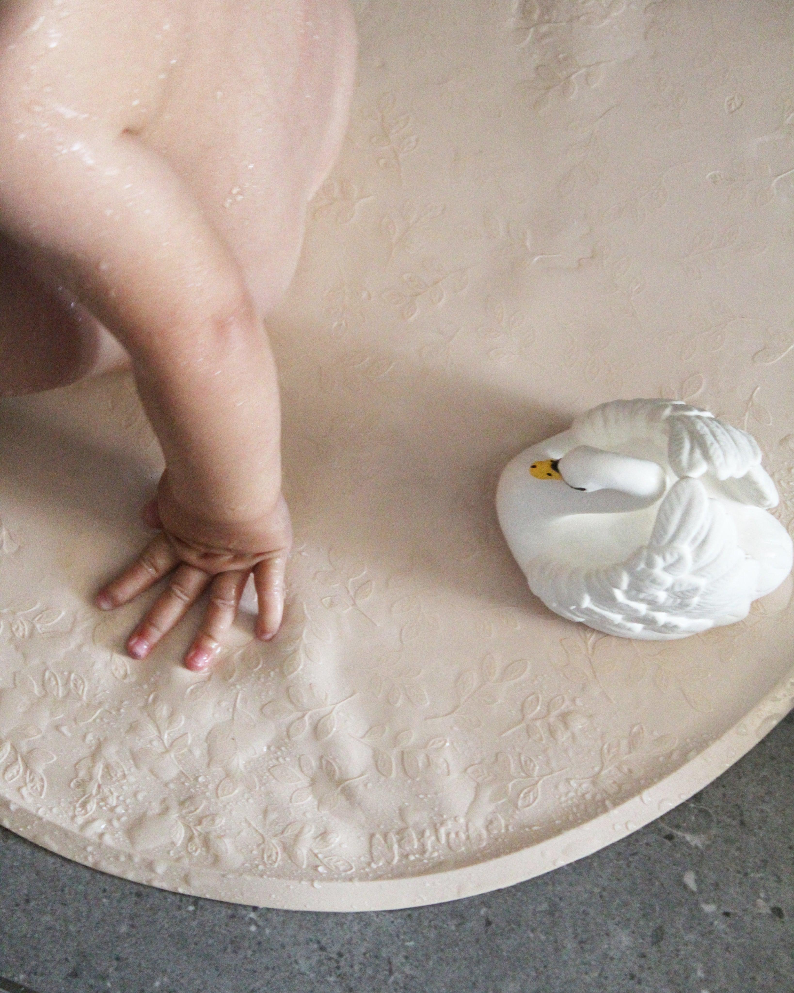 Natruba badleksak i naturgummi - Swan - Large - Badleksak - MamaMilla