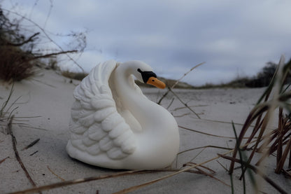 Natruba badleksak i naturgummi - Swan - Large - Badleksak - MamaMilla