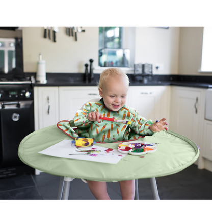 Tidy Tot Haklapp och bricka - SET - Sage Grönsaker - Haklapp med ärmar - MamaMilla
