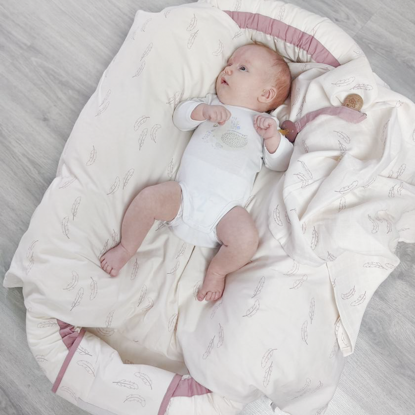 MamaMilla babynest med Fossflakes-fyllning - Rosenfjädrar - Babynest - MamaMilla
